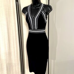 Milly black white navy trim bodycon knit stretch cocktail knee length dress